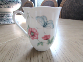 Lenox Butterfly Meadow Coffee Tea Mug Swallowtail Pattern Louise LeLuyer - $9.85