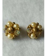 Vintage Lisner Gold Tone Clip on Earrings Cluster Faux Pearl Excellent 3... - $9.74