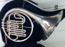 King Model 1158 Single Bb with slide to A French Horn Serial #445528 With Case - £1,066.70 GBP