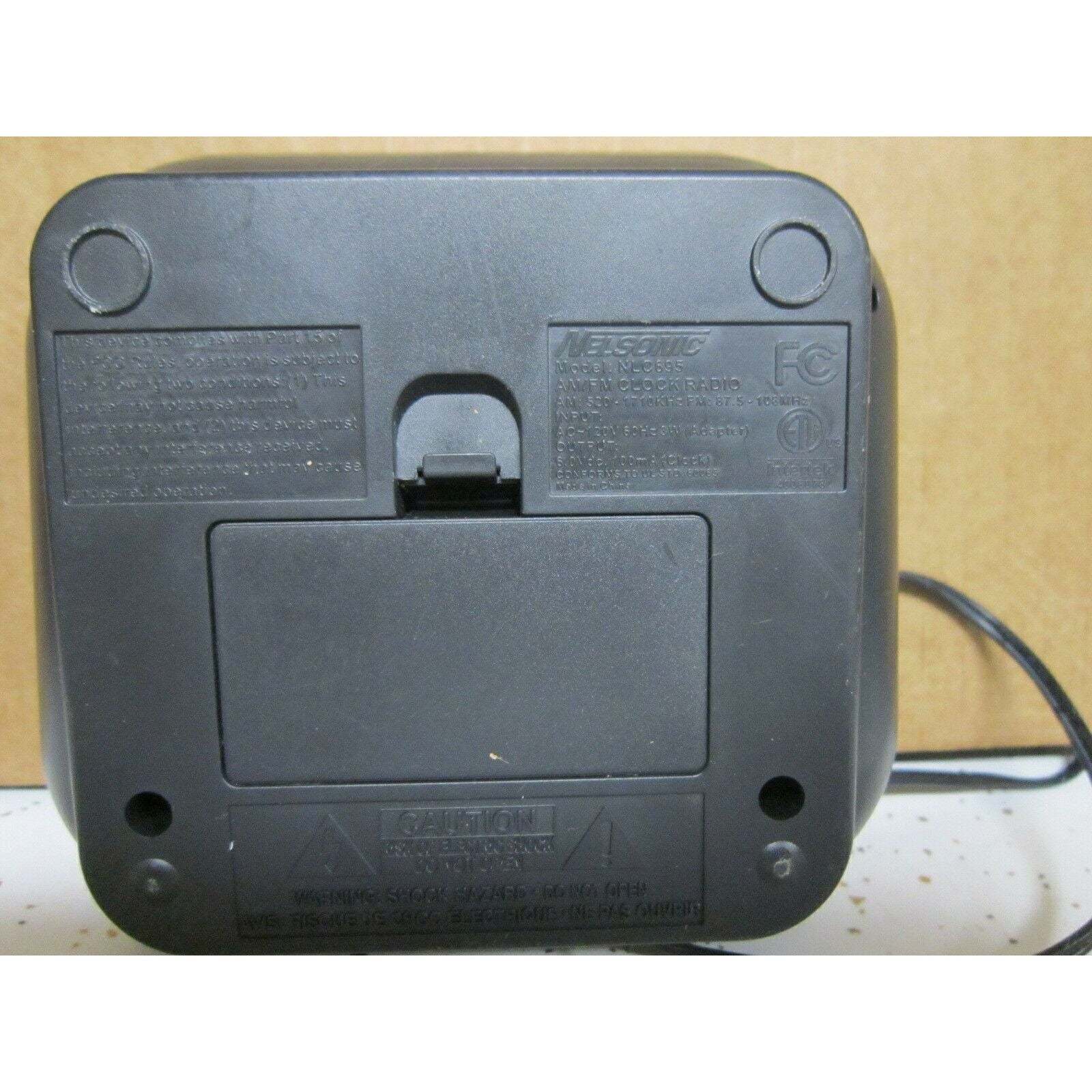 Nelsonic AM/FM Digital Tuning Clock Radio, NLC695 Digital Cameras