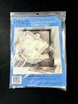 PATCHWORK PLATE PILLOW KIT NEW Something Special Candlewicking Embroidery - $13.36 CAD