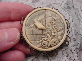 (cm54-3) BIRD ROSES WALL gray + ivory CAMEO brass pin Pendant Jewelry brooch - £26.14 GBP