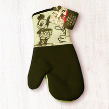 Pair of Light Green Mickey Mouse Oven Mitts, NWT - £11.10 GBP