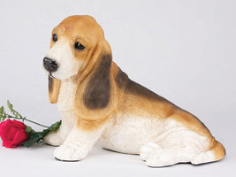 Large 189 Cubic Ins Brown, White &amp; Black Basset Hound Resin Urn for Ashes - £145.70 GBP