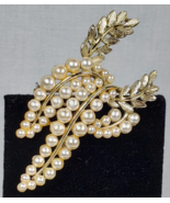 Vintage 1960&#39;s LISNER Signed Floral Pale &amp; Faux Pearl Silver Tone Brooch... - $47.09 CAD