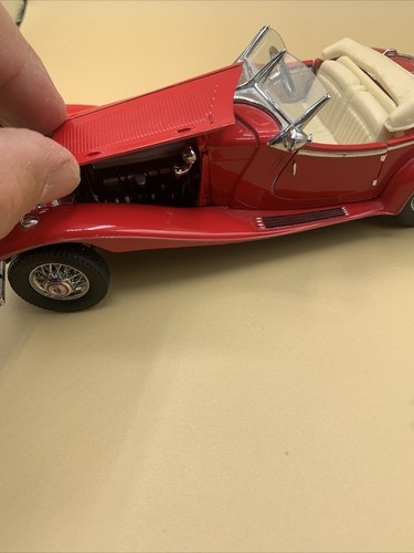 A Franklin Mint 1/24 Scale Precision The 1936 Mercedes  500 K Roadster Missing Item image 14