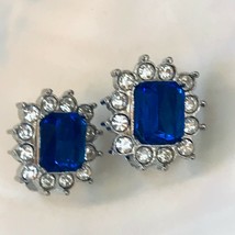 Vintage Cobalt Blue Rhinestone Surrounded by Clear Rhinestone Flower SIlvertone  - £9.70 GBP