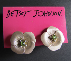 Betsey Johnson Stud Earrings Gold Flower Green Crystal New Vintage - $34.65