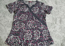 Beyond Scrubs Xs Womens Scrub Top Grey Pink Floral with roses NEW - $19.79
