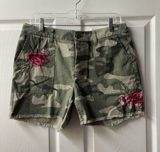 Venus Green Camo Raw Hem Shorts Embroidered Womens Size 8 Button Fly Pockets - £11.78 GBP