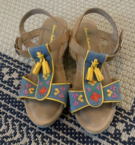 Hanna Andersson Anka Sunshine Sandals Size 4M Denim And Floral SUPER CUTE - $17.75