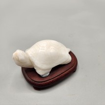 Hand Carved White Turtle Figurine on Wood Base Stone Sculpture Agate? 2.5&quot; 89g - £19.02 GBP