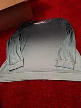 Ladies Brand New Aqua Xl Long Sleeved Top - $6.36
