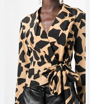 DVF Diane von Furstenberg Women&#39;s Giraffe Print Long Sleeve Wrap Silk Blouse 6 - £59.64 GBP