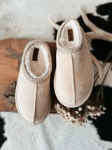 Very G women&#39;s sparks fuzzy slippers Cream - $46.44 CAD