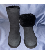 UGG Black Twinface Sheepskin Boot CLASSIC SHORT II S/N 5825, Women Size 9  - $69.00