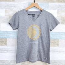 Life Is Good Mandela Graphic Crusher Tee Gray V Neck Short Sleeve Womens XS - $19.79