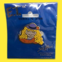 Vtg E.T. pin 1982 Movie Universal Studios For Backpack Hat Wig Bag ET NOS - $7.92