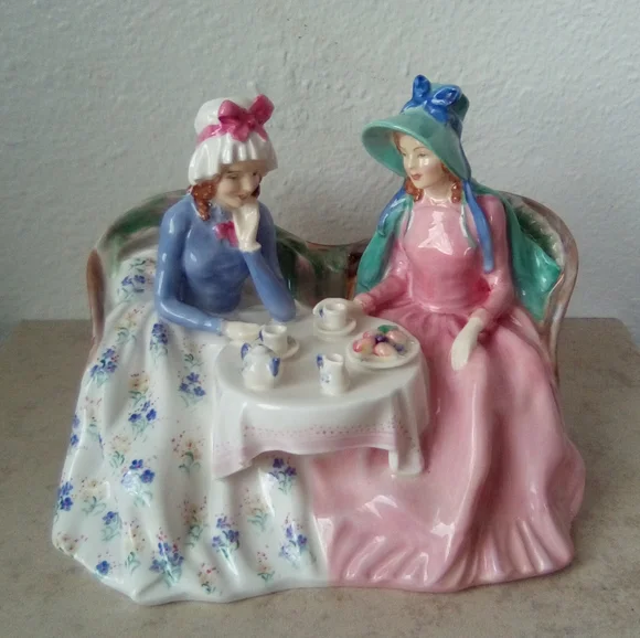 Vintage Royal Doulton Afternoon Tea #1747 Figurine - £67.94 GBP