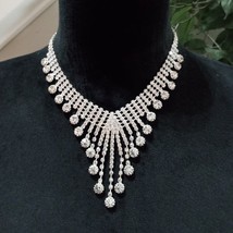 Women&#39;s Fashion Silver Tone Clear Faceted Rhinestones Fringe Statement Necklace - £23.88 GBP