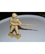 Louis Marx 5 1/4&quot; INCH WW2 Japanese Soldier with Rifle Vintage #2 - $29.12 CAD
