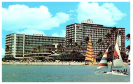 Catamaran&#39;s Sailing Past the Reef Hotel Edgewater Waikiki Hawaii Postcard - £6.19 GBP