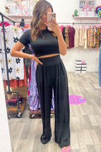 Black Slim Fit Crop Top and Pleated Wide Leg Pants Set - $368.63 MXN