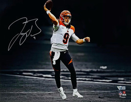 JOE BURROW Autographed Bengals 11&quot; x 14&quot; Spotlight Photograph FANATICS - £235.83 GBP