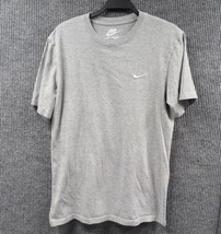NIKE T-Shirt Men Medium Gray Pullover Regular Fit Swoosh Embroidered SS Top - $14.20