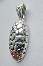 925 STERLING SILVER PEBBLE LOOK PENDANT - $703.88 MXN