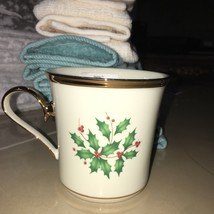 LENOX HOLIDAY MUG 12oz HOLLY BRAND NEW $43 - £21.96 GBP