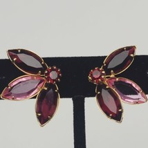 Vintage red &amp; pink rhinestone floral spray clip-on earrings Gold Tone Fl... - £9.00 GBP