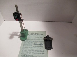 LIONEL TRAINS POST-WAR 153 BLOCK SIGNAL W/PLATE- WORKS FINE- 0/027- GOOD... - $494.07 MXN