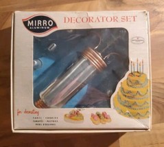 Vintage MIRRO Aluminum Cake DECORATOR SET Original Box 6 Decorating Tips... - €20,82 EUR