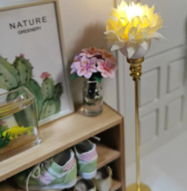 1/12 Doll house miniature Flower shape floor lamp,Handmade Dollhouse accessories - £30.33 GBP