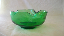 SMALL VINTAGE GREEN GLASS BOWL WITH SCALLOPED EDGES - £23.84 GBP