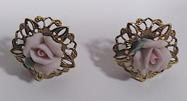 Rose Filigree Earrings Vintage Pair 1990s Girls Retro Ceramic Flower Pink Gold - £7.85 GBP