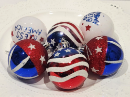 Patriotic 4th Of July Stars Stripes Plastic Red Blue Ornaments 2.5&quot; - £10.85 GBP