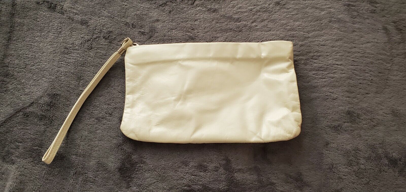 WOMEN&#39;S VINTAGE IVORY LEATHER CLUTCH HANDBAG - $3.00