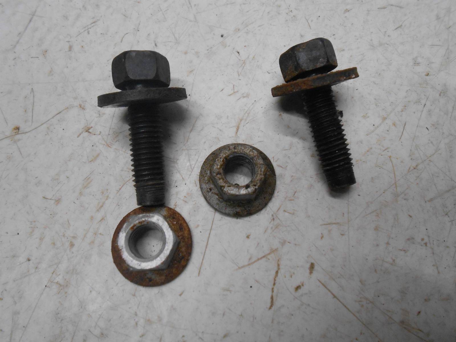 2006 FORD ESACPE SEAT BOLTS LH OR RH - $24.99