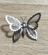 Monet Vintage Butterfly Moth Pin Brooch Silvertone Signed 1-1/2” - $183.67 MXN