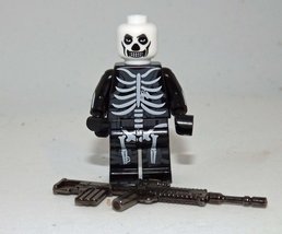 Skull Trooper Skeleton Fortnite Video Game Minifigure - $6.00