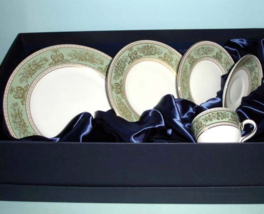 Wedgwood Columbia Sage Gold Prestige 5 PC Dinner Place Setting England B... - $198.90