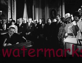 LBJ SIGNING VOTING RIGHTS ACT OF 1965 DR MARTIN LUTHER KING OBSERVING 8X... - $8.90