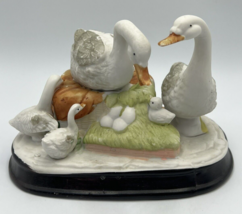 Artmark Bisque Figurine Swans &amp; Cygnets Family Cabin Lodge Farmhouse Farm VTG - £14.38 GBP