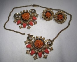 Vintage Carved Plastic Rose Cameo Faux Pearl Gold Tone Jewelry Set C3538 - £43.39 GBP