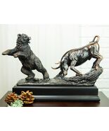 Wall Street Stock Market Signature Charging Bull With Conceding Bear Statue - €103,89 EUR