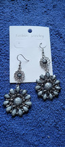 New Hook Pierced Earrings Flower Daisy Summer Collectible Decorative Dressy Nice - £11.98 GBP