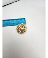 Vintage Lisner Signed Gold Tone Faux Pearls Cluster Flowers Round Brooch... - $742.54 MXN