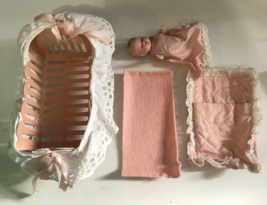 Hollywood lot baby cradle bedding 1940&#39;s plastic Antique dollhouse figur... - $49.45